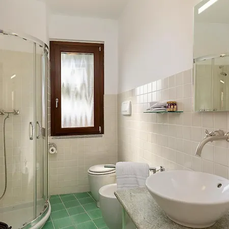 Teresa - Enticing With Pool And Views! ヴィラ Gabiano