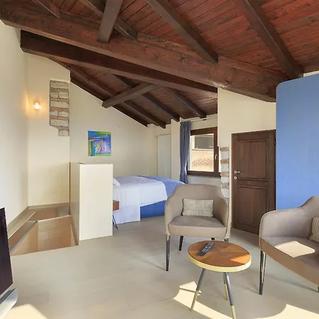 Teresa - Enticing With Pool And Views! ヴィラ *