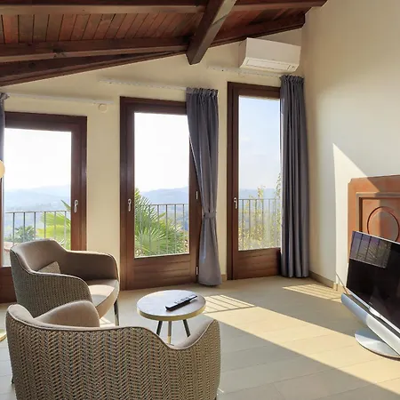 Villa Teresa - Enticing With Pool And Views! *