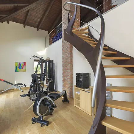 Teresa - Enticing With Pool And Views! *