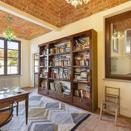 Villa Teresa - Enticing With Pool And Views!