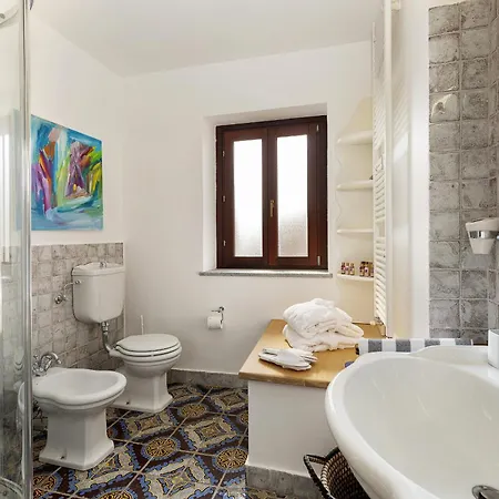 Teresa - Enticing With Pool And Views! ヴィラ Gabiano