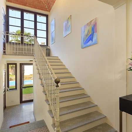 Teresa - Enticing With Pool And Views! Gabiano