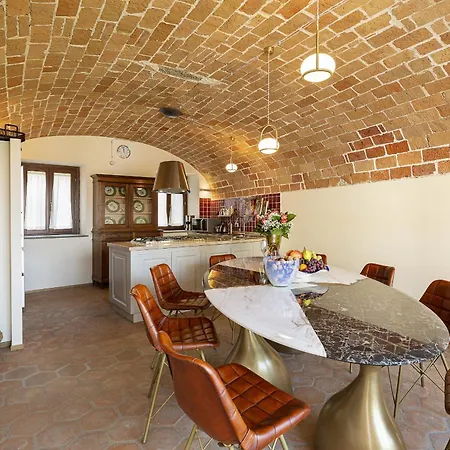 Villa Teresa - Enticing With Pool And Views!