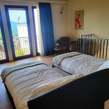 Villa Teresa - Enticing With Pool And Views!