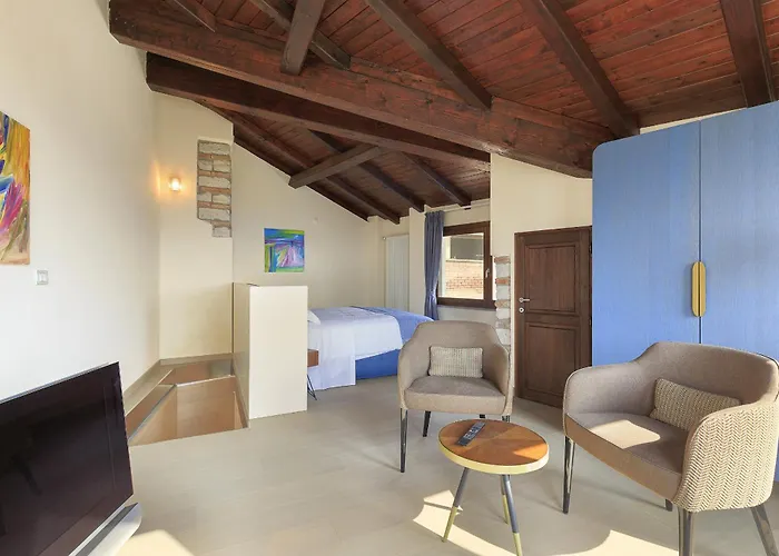 Teresa - Enticing With Pool And Views! 빌라 *