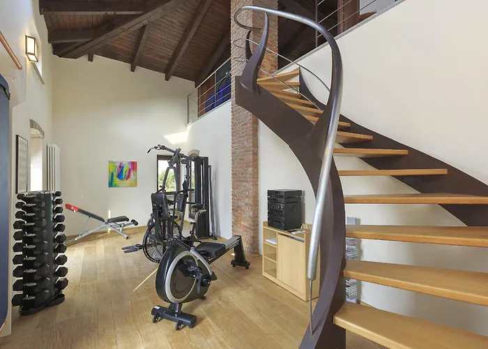 Teresa - Enticing With Pool And Views! *