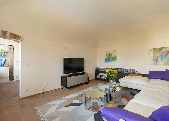 Teresa - Enticing With Pool And Views!