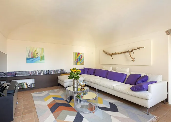 Teresa - Enticing With Pool And Views!