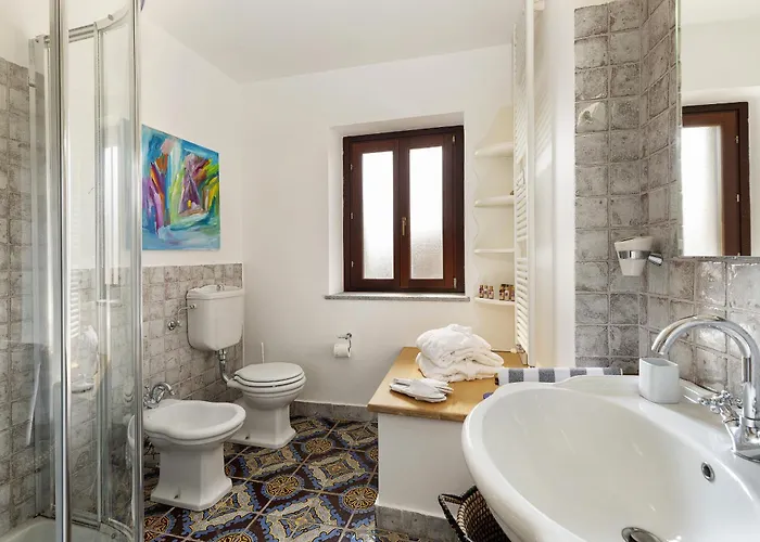 Teresa - Enticing With Pool And Views! 빌라 가비아노