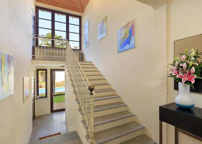 Teresa - Enticing With Pool And Views! 가비아노