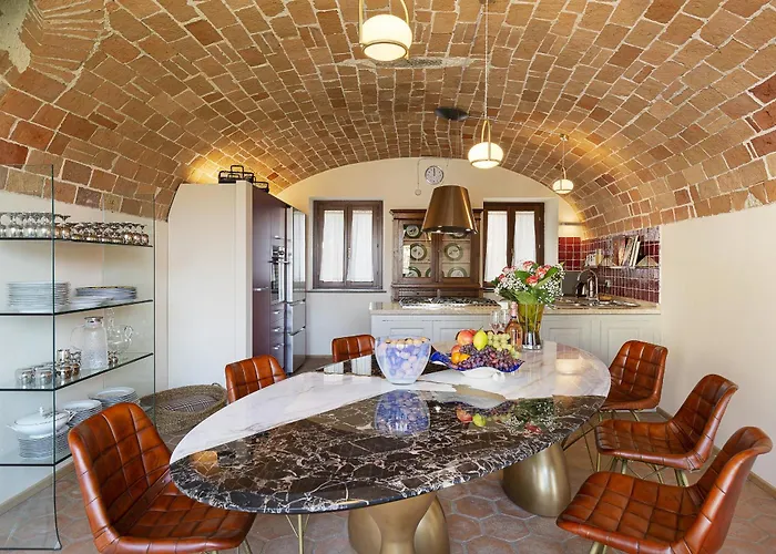 Teresa - Enticing With Pool And Views! 가비아노