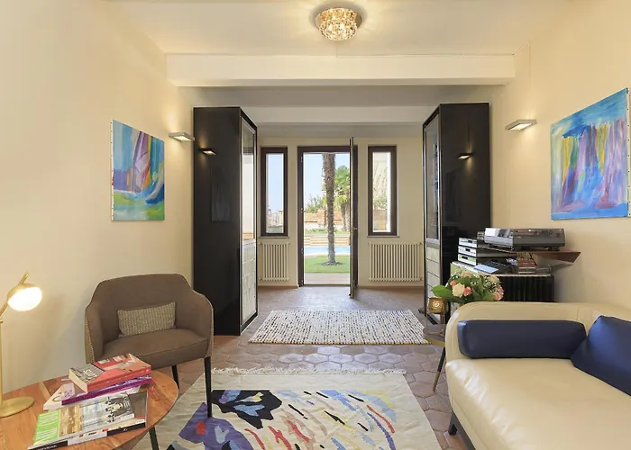 Teresa - Enticing With Pool And Views! 빌라 가비아노